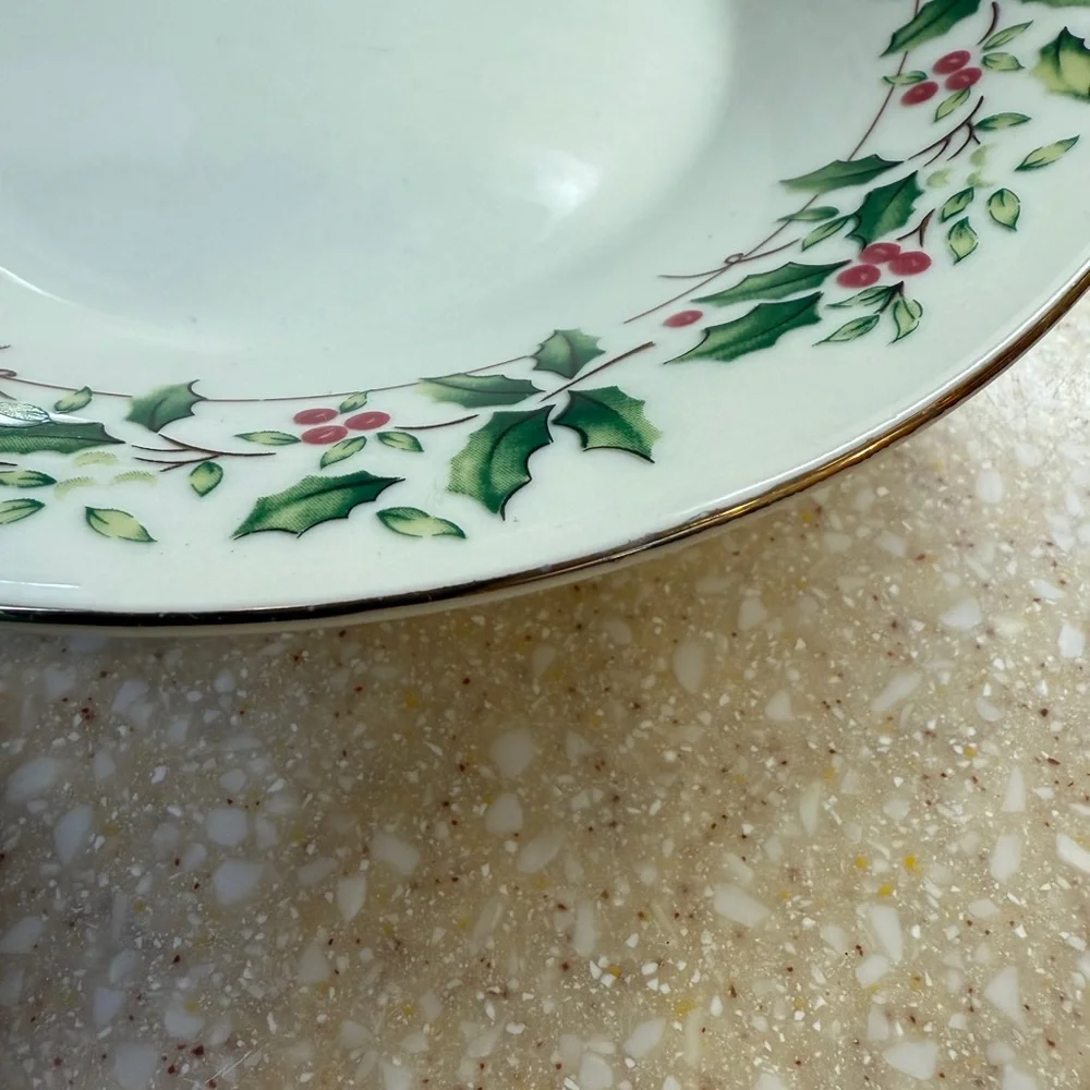 1997 Holiday Traditions Christmas Holiday Holly Berry Bowls Gold Trim Set of 3